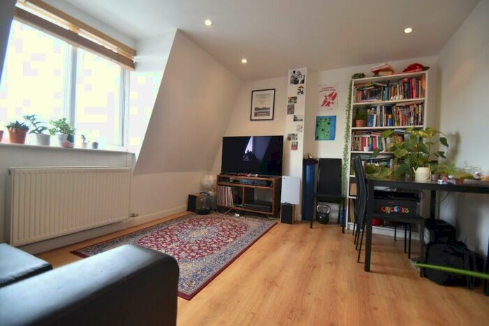 2 Bedroom Apartment To Rent In Amhurst Road, London, N16