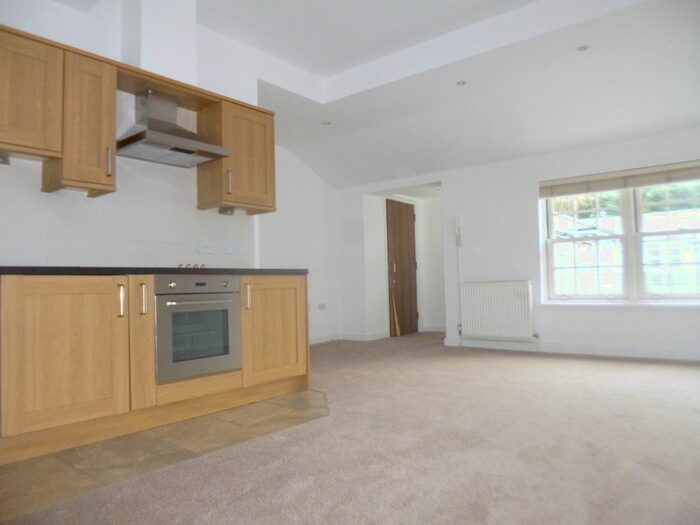 1 Bedroom Flat To Rent In Sparrows Herne, Bushey, WD23