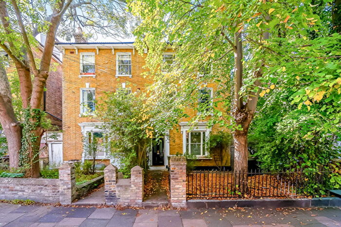2 Bedroom Flat For Sale In Tyrwhitt Road, London, SE4