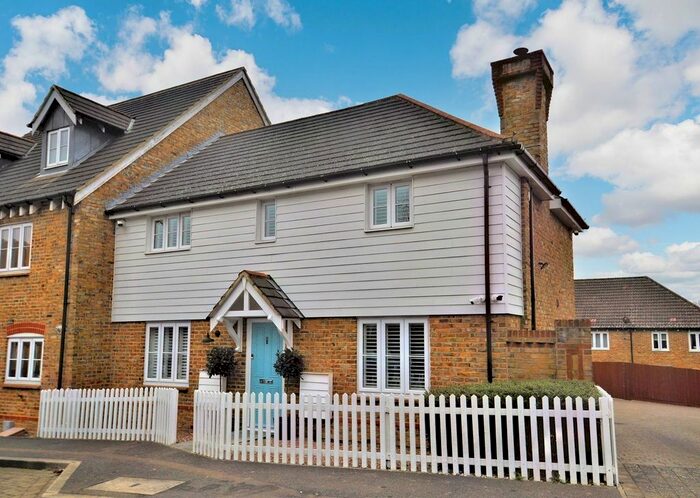 3 Bedroom Semi-Detached House To Rent In Running Foxes Lane, Ashford, TN23