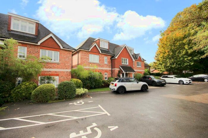 2 Bedroom Apartment To Rent In Bardeen Place, Bracknell, RG12
