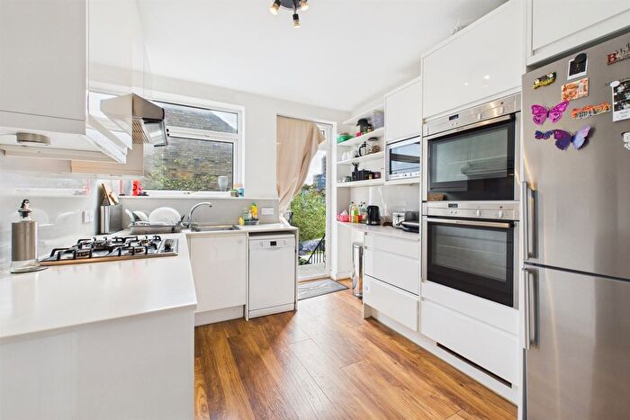 3 Bedroom Maisonette For Sale In Abbey Road, Colliers Wood, SW19