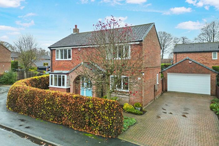 4 Bedroom Detached House For Sale In Plane Tree Avenue, Leeds, West Yorkshire, LS17