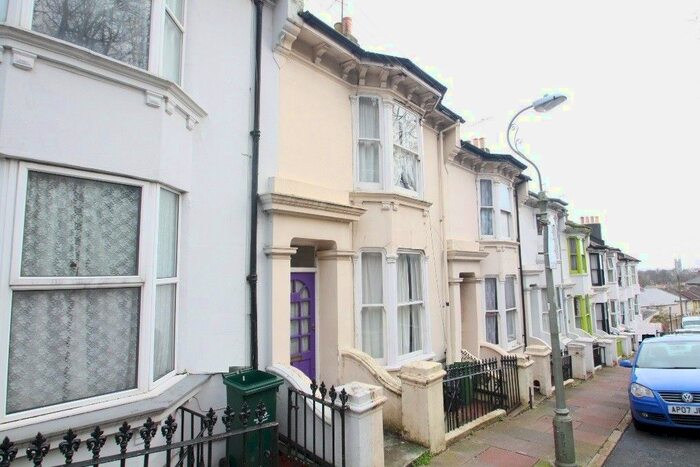 2 Bedroom Flat To Rent In Wakefield Road, Brighton, East Sussex, BN2