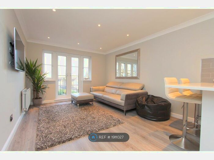 2 Bedroom Flat To Rent In Birkenhead Avenue, Kingston, KT2