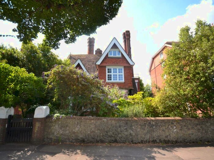 2 Bedroom Flat To Rent In Carlisle Road, Eastbourne, BN21