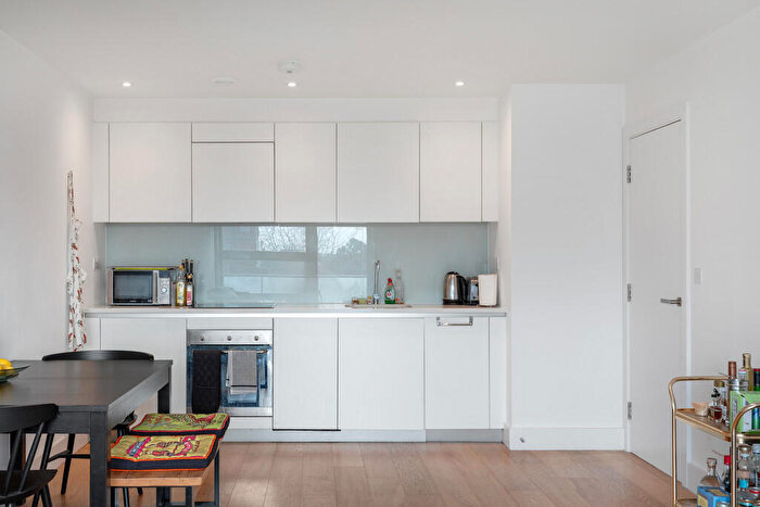 2 Bedroom Apartment For Sale In Tiltman Place, Finsbury Park, Islington, N7