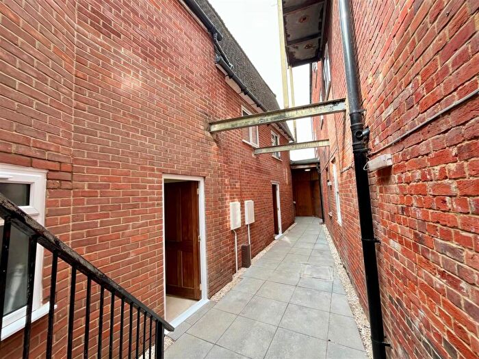 1 Bedroom Maisonette For Sale In Water Lane, Salisbury, SP2