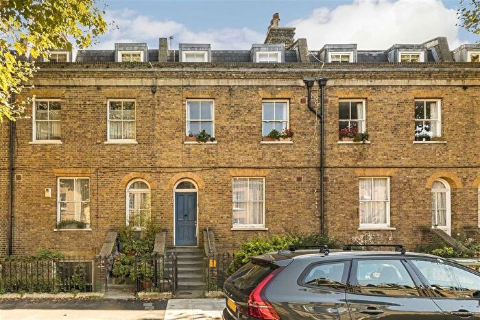 2 Bedroom Flat For Sale In Grosvenor Terrace, Camberwell, SE5