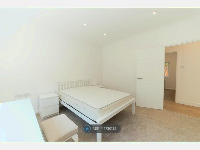 3 Bedroom Bungalow To Rent In Harold Wood, Harold Wood, RM3