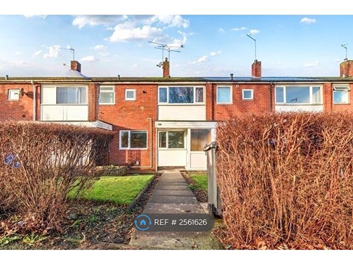 3 Bedroom Terraced House To Rent In Travellers Lane, Hertfordshire, AL10