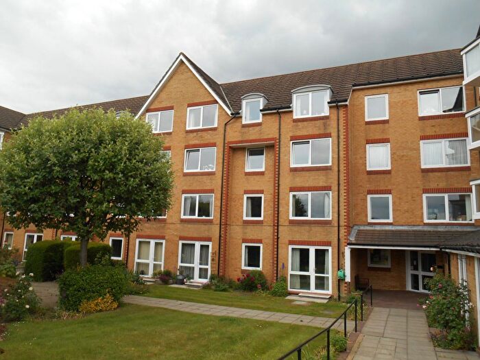 1 Bedroom Flat To Rent In Cassio Road, Watford, WD18