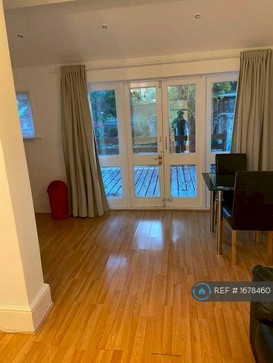 Studio To Rent In Bedford Hill, London, SW12