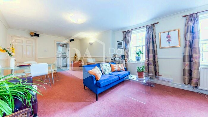 2 Bedroom Apartment To Rent In Stapleton Hall Road, Stroud Green, London, N4