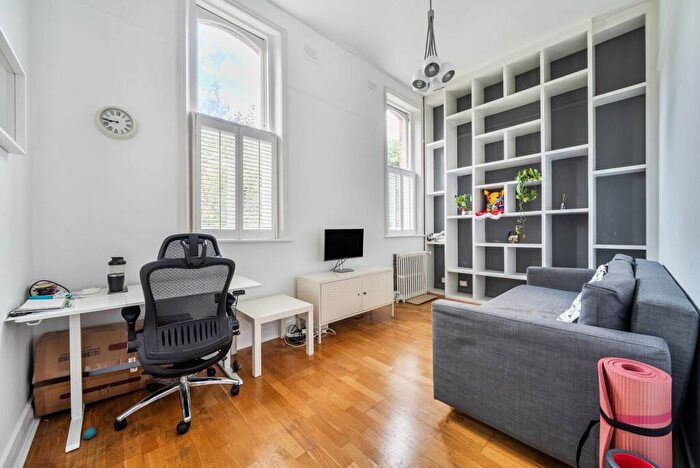 1 Bedroom Flat For Sale In Mapesbury Road, Mapesbury Estate, London, NW2