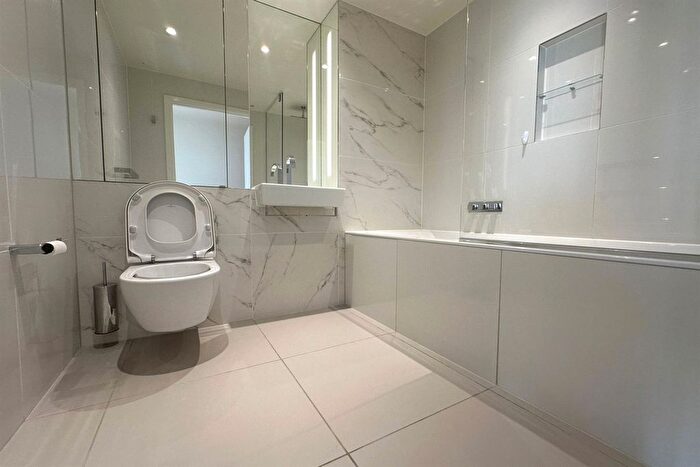 1 Bedroom Flat To Rent In Hampton Tower, Marsh Wall, Canary Wharf, London, E14