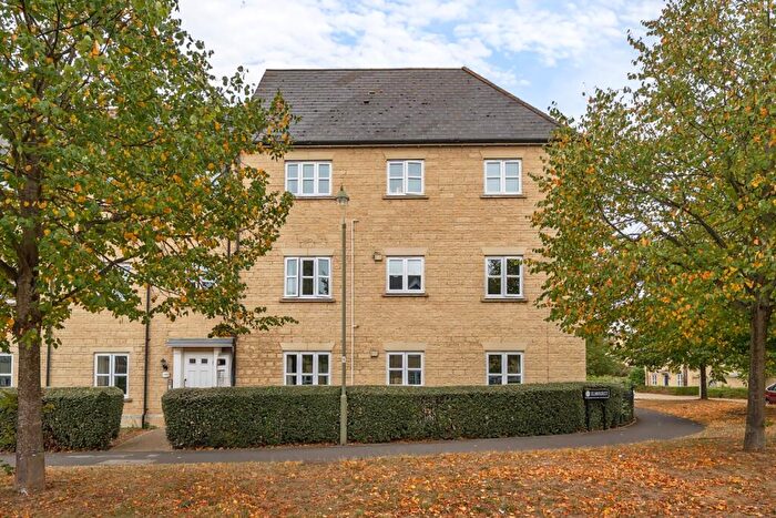 2 Bedroom Flat For Sale In Elmhurst Way, Carterton, Oxfordshire, OX18