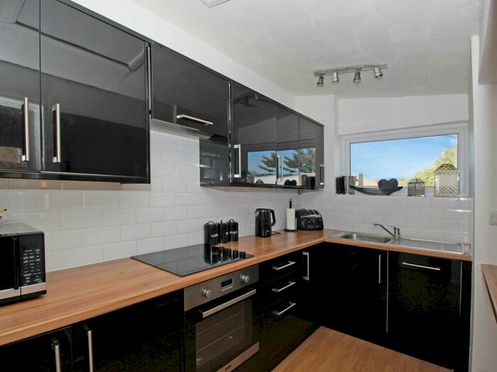 2 Bedroom Maisonette To Rent In Regency Walk, Croydon, CR0