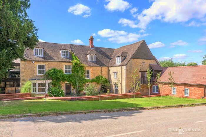 3 Bedroom Semi-Detached House For Sale In South Luffenham, LE15