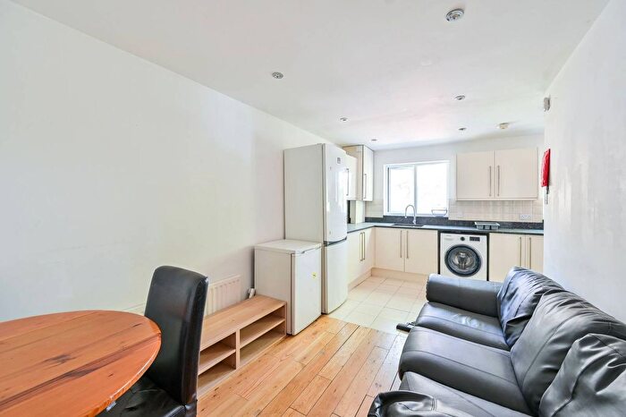 3 Bedroom Property To Rent In Allendale Close, Camberwell, London, SE5
