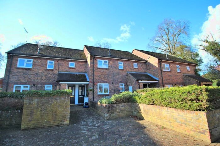 2 Bedroom Maisonette To Rent In Cinnamon Gardens, Guildford, GU2