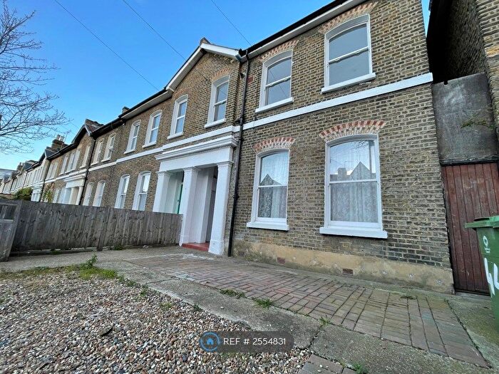 4 Bedroom Flat To Rent In Montpelier Road, London, SE15