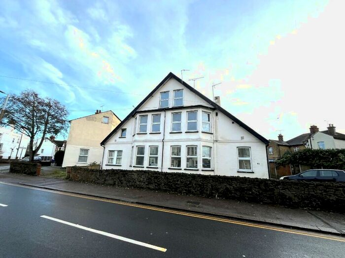 Studio To Rent In West Road, Westcliff-On-Sea, Essex, SS0