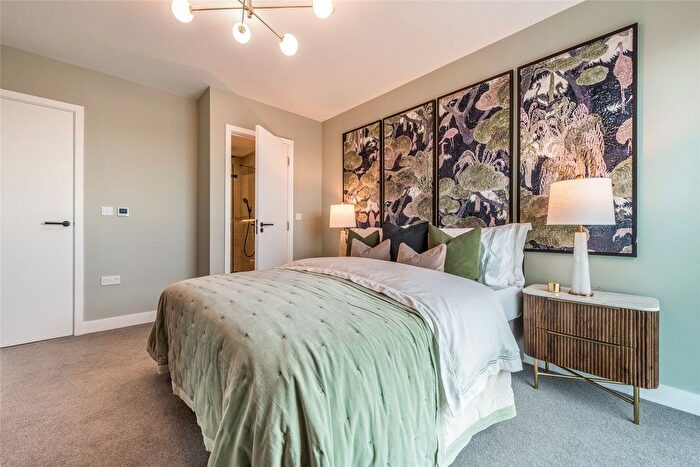 2 Bedroom Flat For Sale In Kew Bridge Rise, Capital Interchange Way, TW8