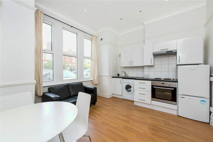 1 Bedroom Flat To Rent In Stanthorpe Road, London, SW16