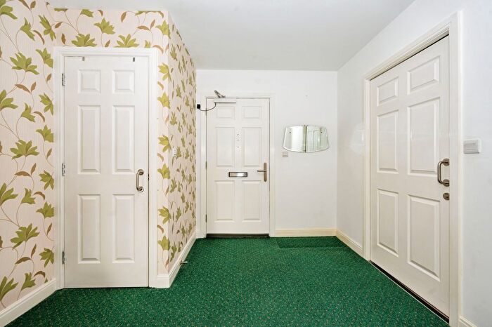 1 Bedroom Flat For Sale In Heyeswood, Haydock, WA11