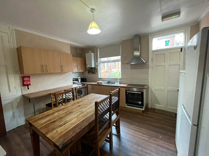 1 Bedroom Terraced House To Rent In Brudenell Mount, Leeds, West Yorkshire, LS6