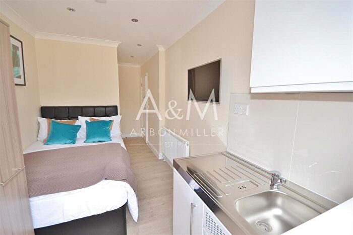 Studio To Rent In Clayhall, IG5
