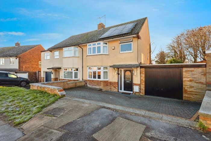 3 Bedroom Semi Detached House For Sale In Cotswold Avenue, Northamptonshire, NN5