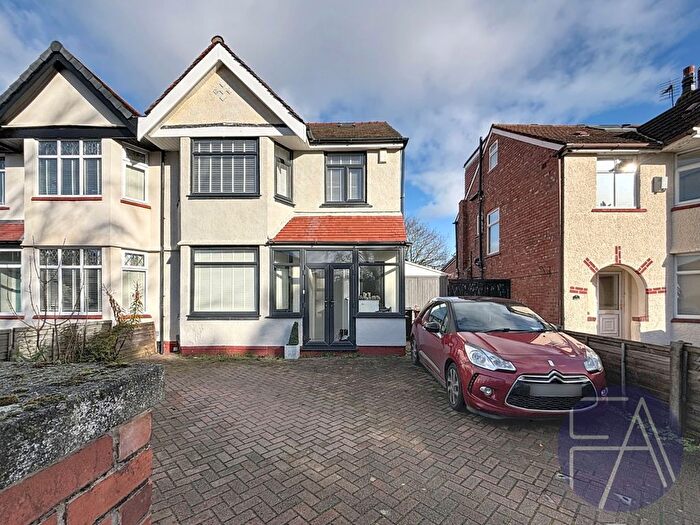 4 Bedroom Semi-Detached House For Sale In Kings Hey Drive, Southport, Merseyside, PR9