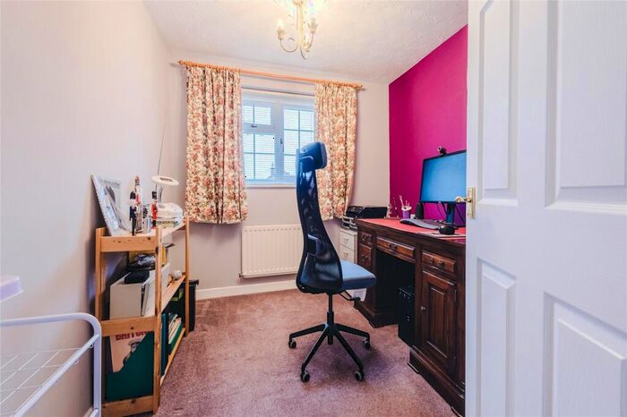 4 Bedroom Detached House For Sale In Thames Avenue, Greendown, Swindon, SN25