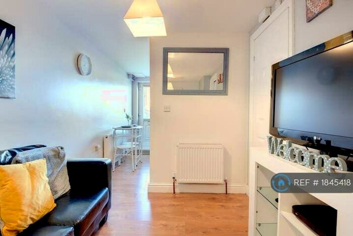 Studio To Rent In Carnaby Road, Sheffield, S6