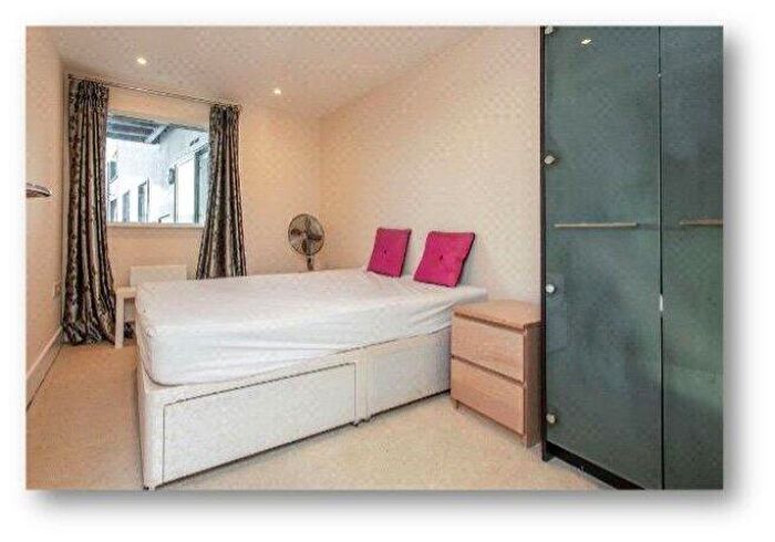 2 Bedroom Flat To Rent In Capital Square, KT17