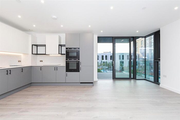 2 Bedroom Flat To Rent In Willowbrook House, Coster Avenue, London, N4