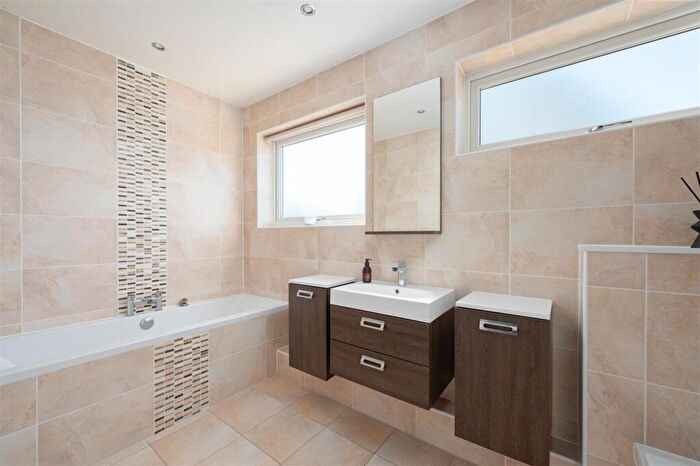 2 Bedroom Semi-Detached House For Sale In Evershed Drive, Dunfermline, KY11