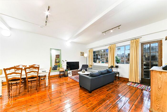 3 Bedroom Flat To Rent In Brick Lane, London, E1