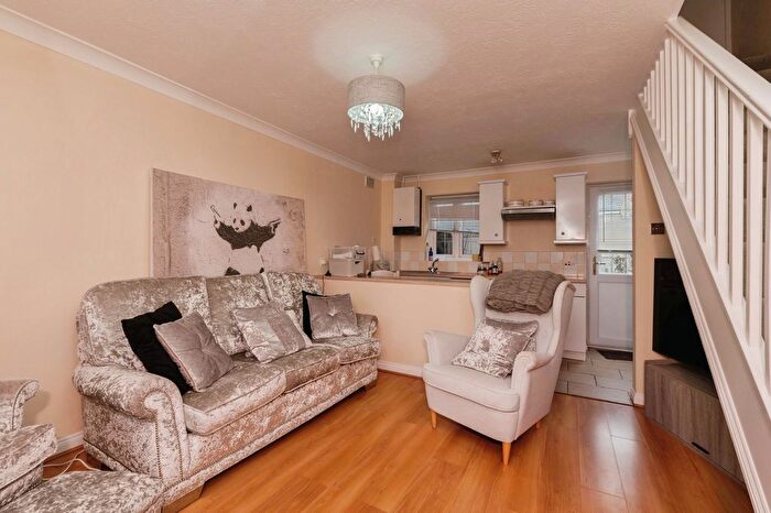 1 Bedroom Semi-detached House For Sale In Arundel Mews, Billericay, Essex, CM12