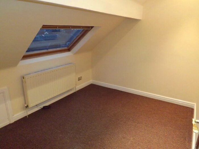 5 Bedroom Semi-Detached House To Rent In Preston New Road, Blackpool, FY4