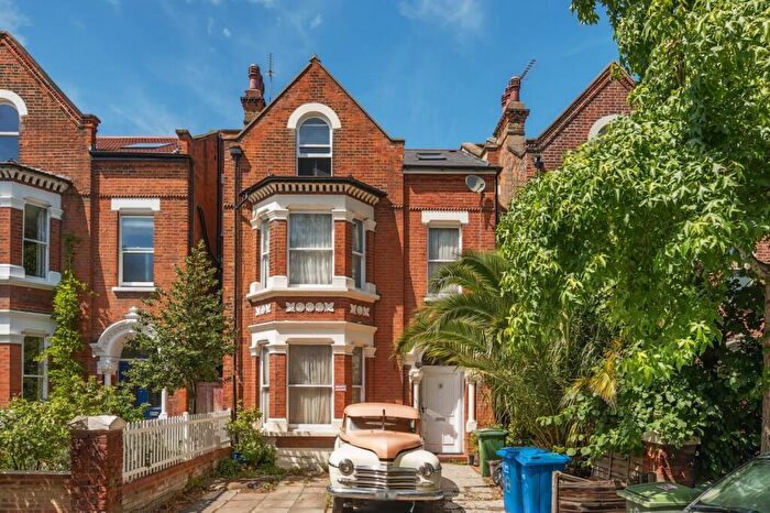 2 Bedroom Flat To Rent In Knatchbull Road London, SE5