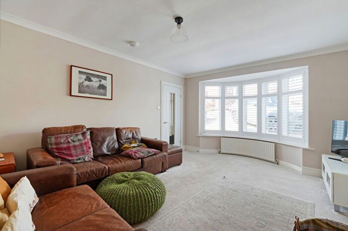 3 Bedroom Semi-Detached House To Rent In Windsor Drive, Wingerworth, S42