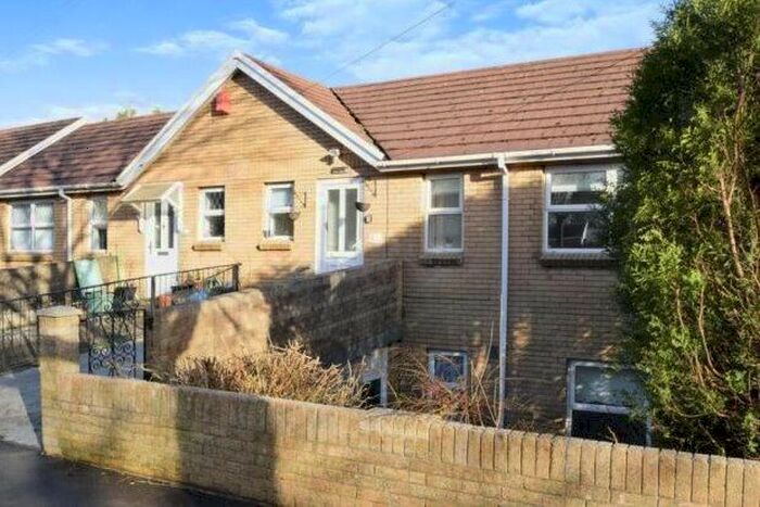 3 Bedroom Property To Rent In Ravenhill Road, Swansea, SA5
