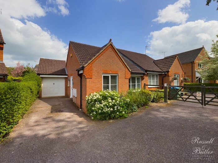 2 Bedroom Bungalow To Rent In Foxglove Close, Buckingham, MK18