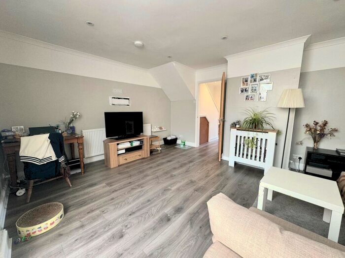 2 Bedroom House To Rent In Queens Drive, Bath, BA2