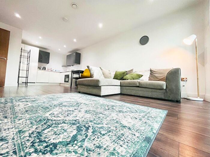 2 Bedroom Apartment To Rent In The Quadrant, Sand Pits, Birmingham, B1