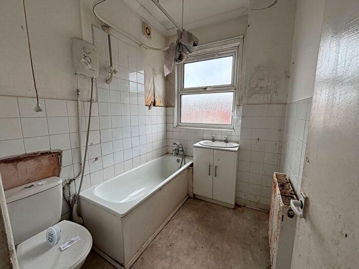 2 Bedroom End Of Terrace House For Sale In Broad Street, Coventry, West Midlands, CV6