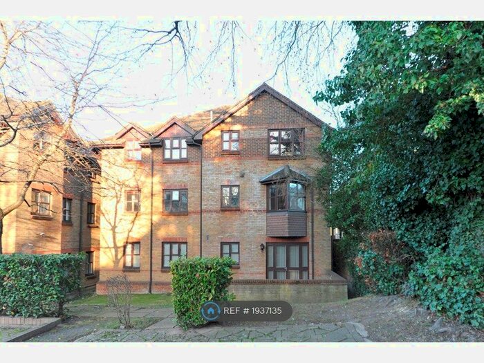 2 Bedroom Flat To Rent In Bedford Terrace, Sutton, SM2